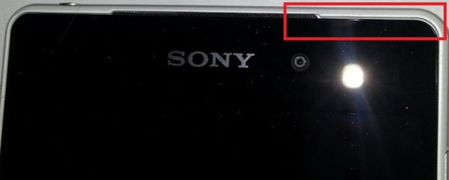 Espacio entre el panel y la estructura de metal en el Sony Xperia Z2