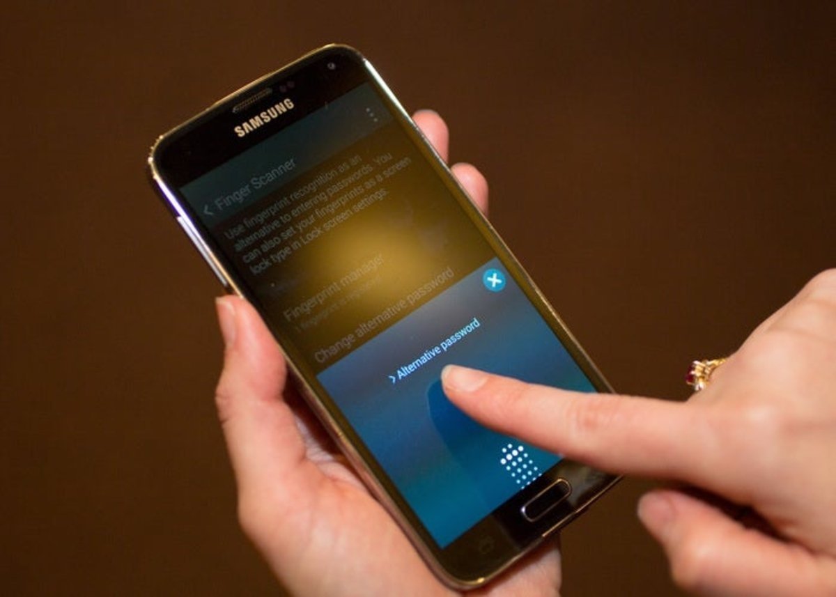 Un grupo de hackers encuentra la forma de robar la huella dactilar del Samsung Galaxy S5