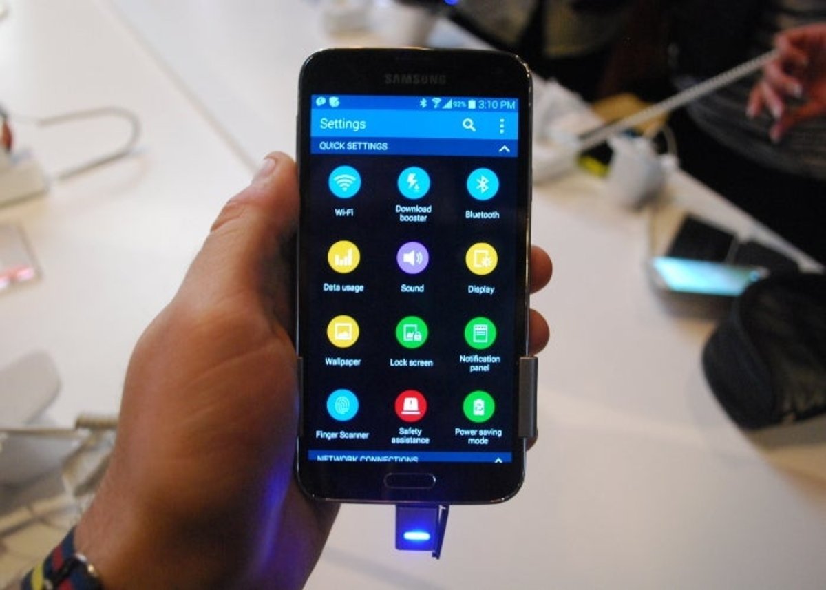 Si tienes un Samsung rooteado puedes cambiar los iconos de TouchWiz con WizIconizer