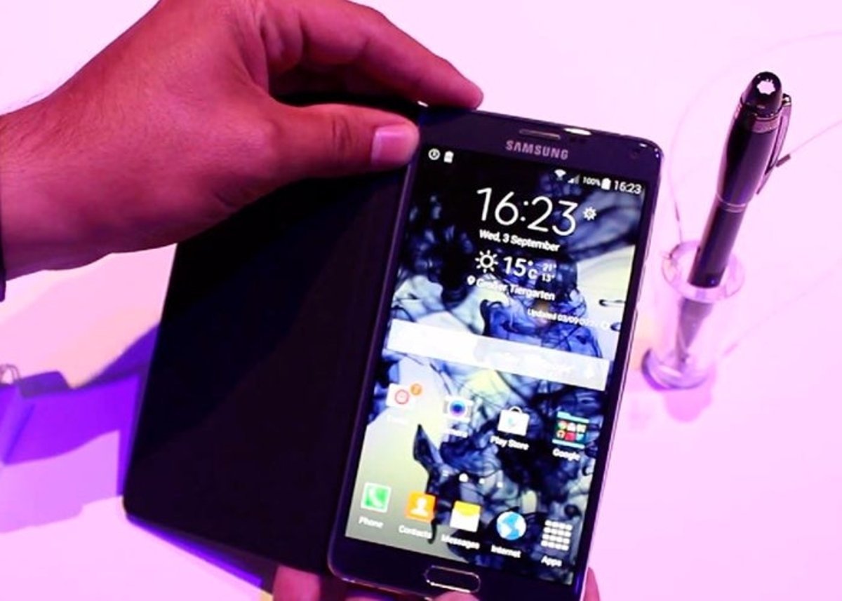 Samsung Galaxy Note 4 junto al S Pen