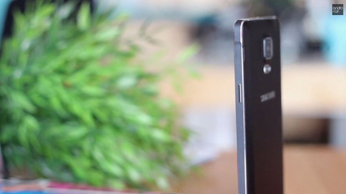 Samsung Galaxy Note 4 con borde metálico