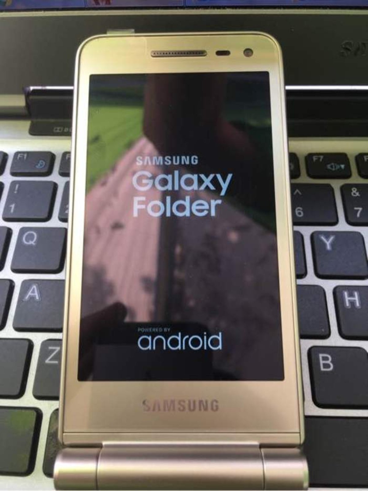 Nuevas imágenes del Samsung Galaxy Folder 2 nos muestran el diseño completo del terminal