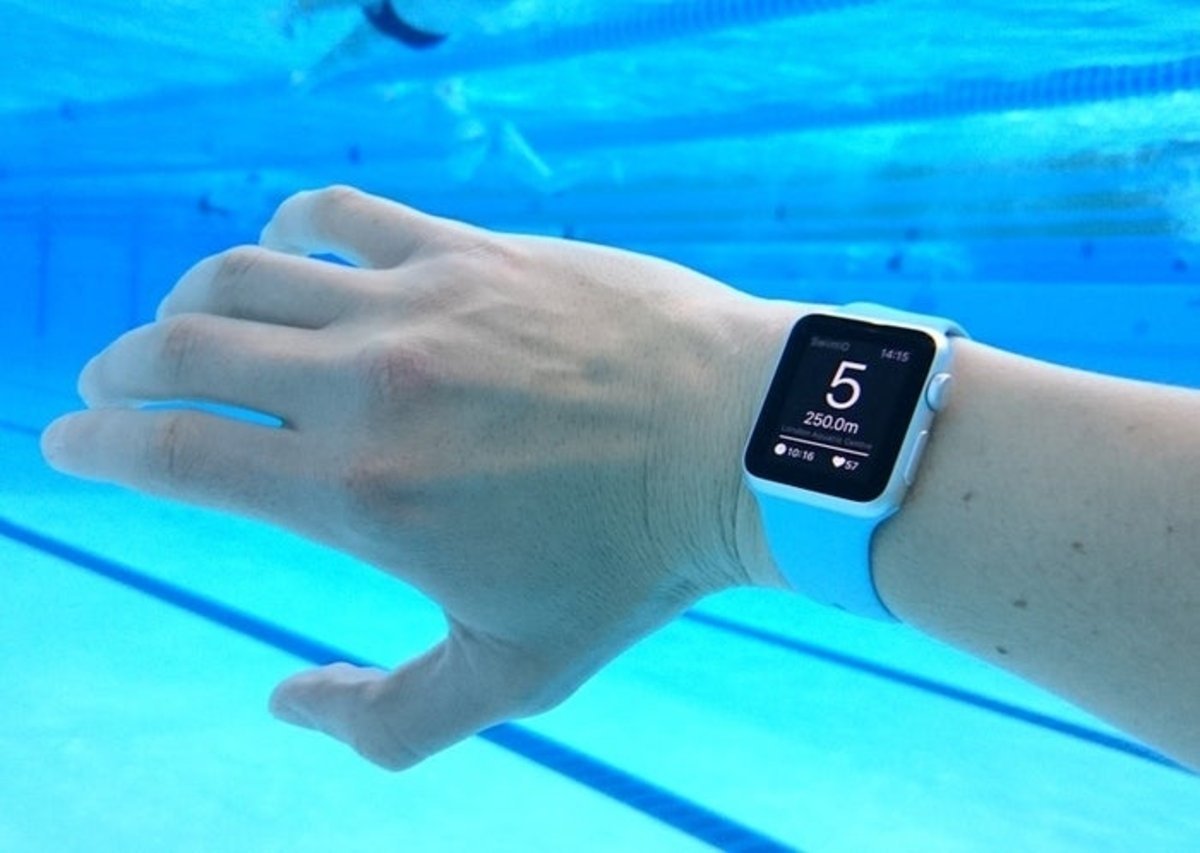 Apple-Watch-2-en-la-piscina