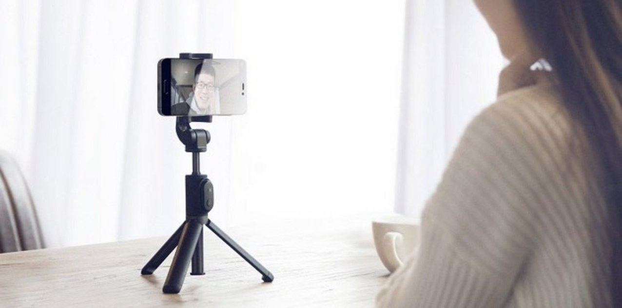 El palo selfie que necesitas es de Xiaomi, y se convierte en trípode
