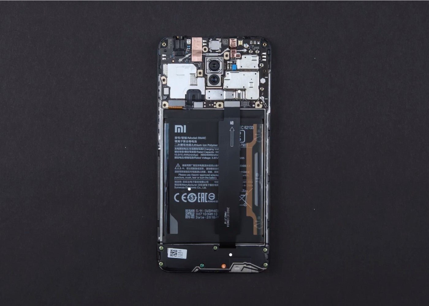 Xiaomi publica un vídeo enseñando cómo es el POCO F1 por dentro