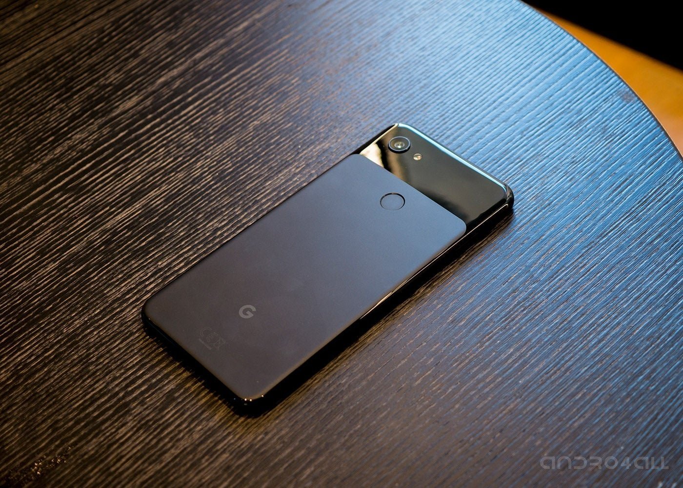 Google Pixel 3a XL, diseño en color negro