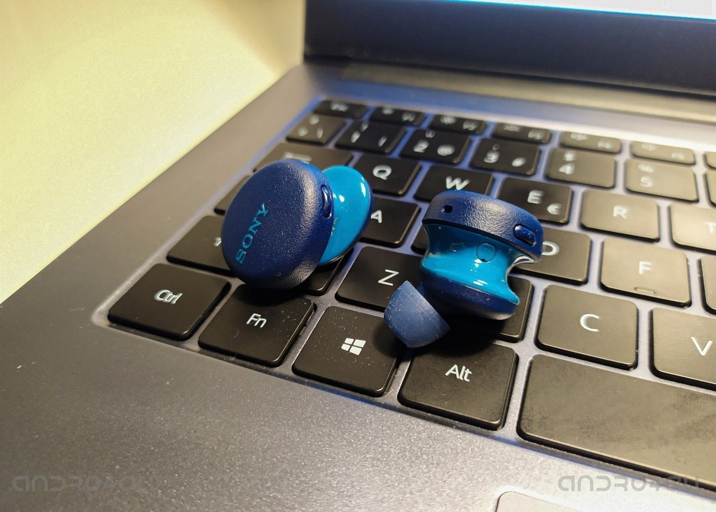Auriculares azules Sony WF-XB700