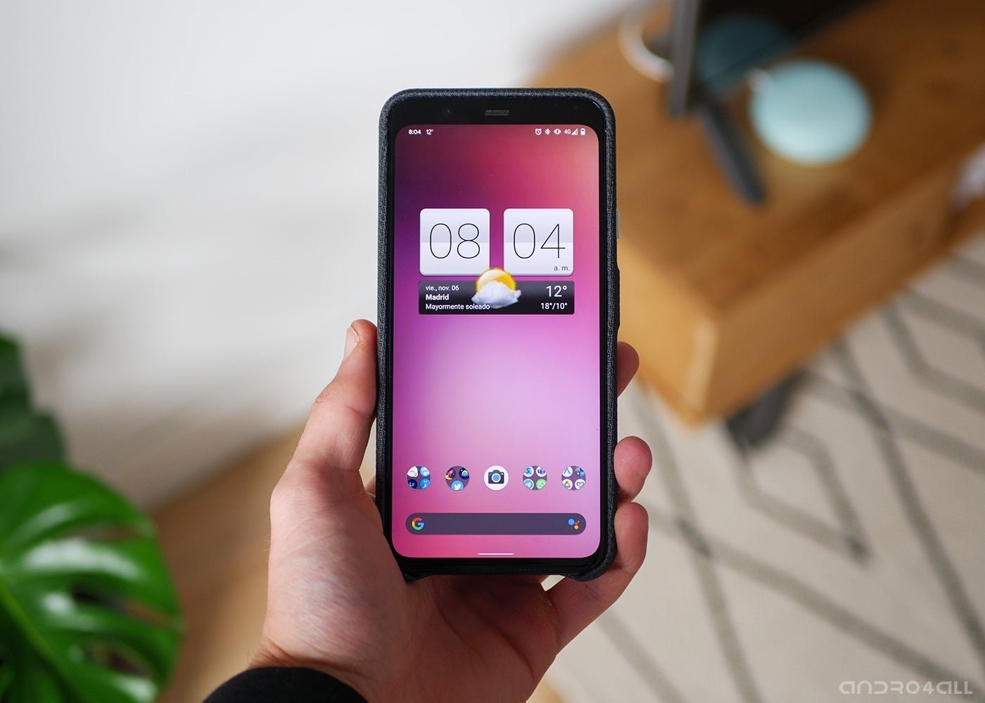 El widget de HTC Sense en un móvil Android en 2020