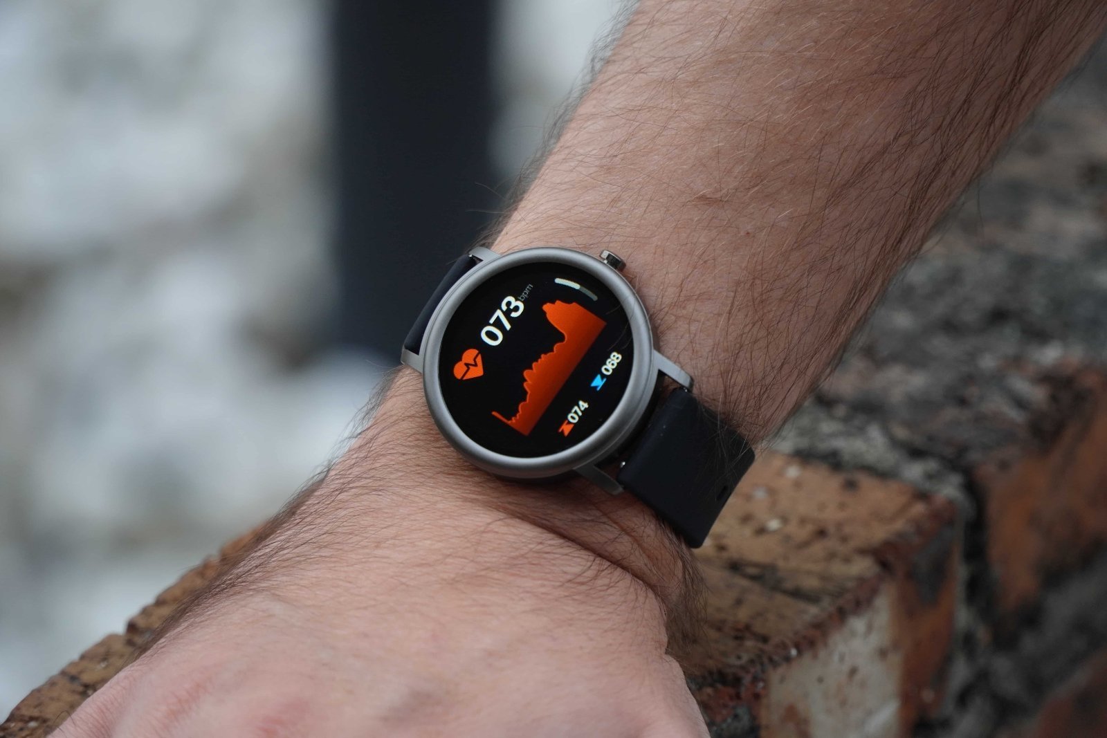 Tecnología y minimalismo unidos en este smartwatch barato apadrinado por Xiaomi: ¡menos de 30 euros!