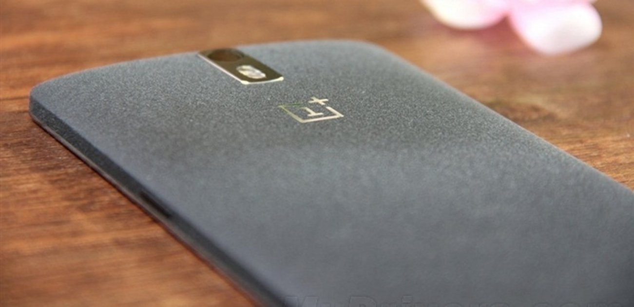 Black back of the OnePlus One